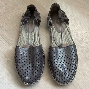 Eileen Fisher Espadrille Sandals Closed Toe gray neutral metallic size 9 Lee 2